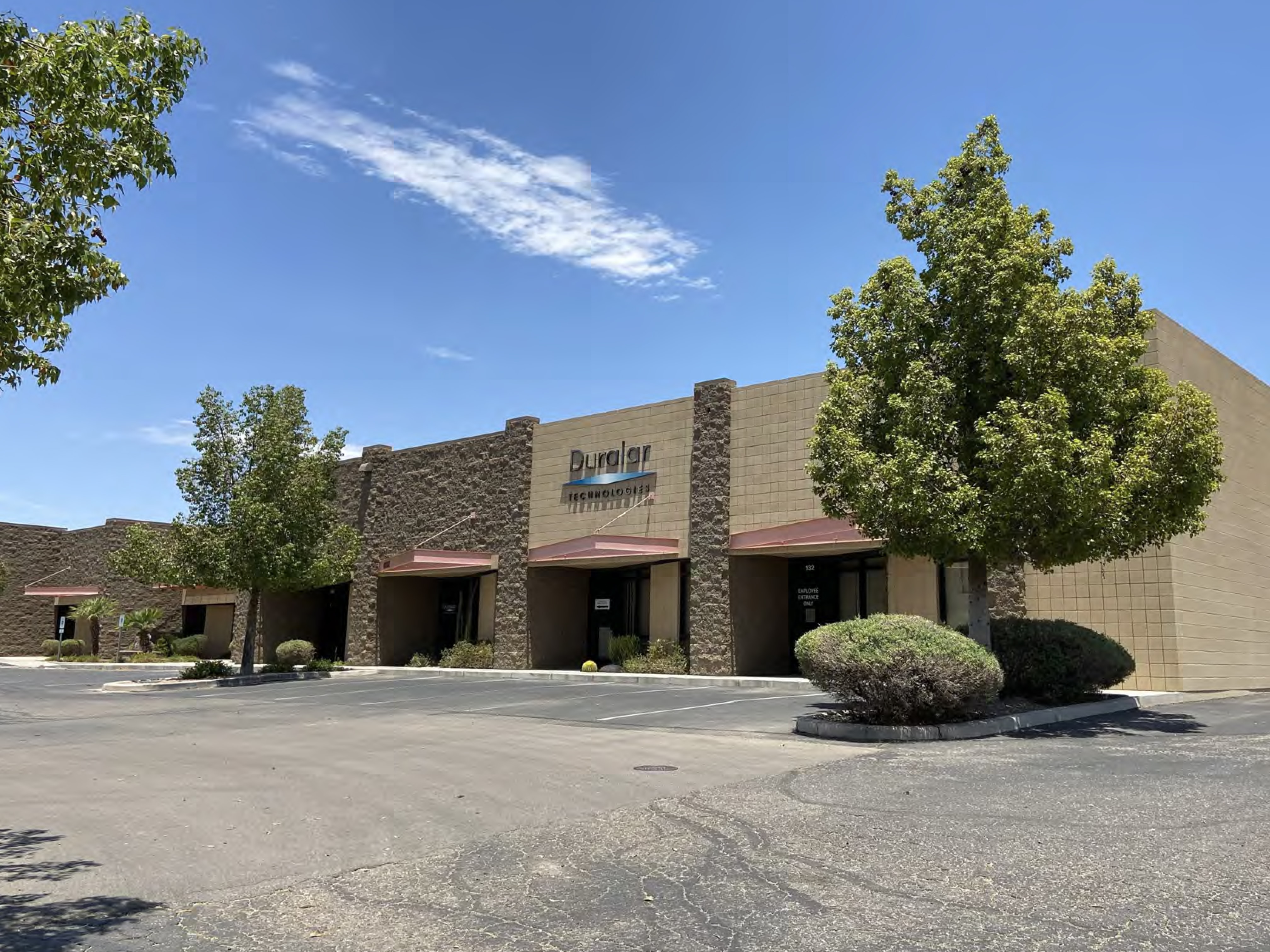 7620 N Hartman Lane - Building Front Parking lot - CRE Tucson Commercial Property Listing